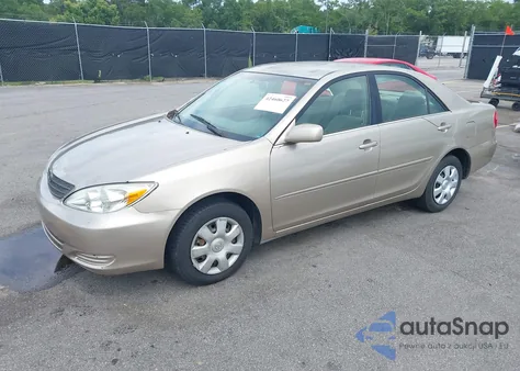 2004 Toyota Camry Le z USA, uszkodzony, nr VIN 4T1BE32K74U827529